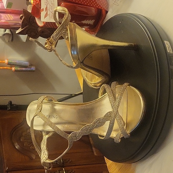 Gold shoes size 8 - Picture 1 of 8